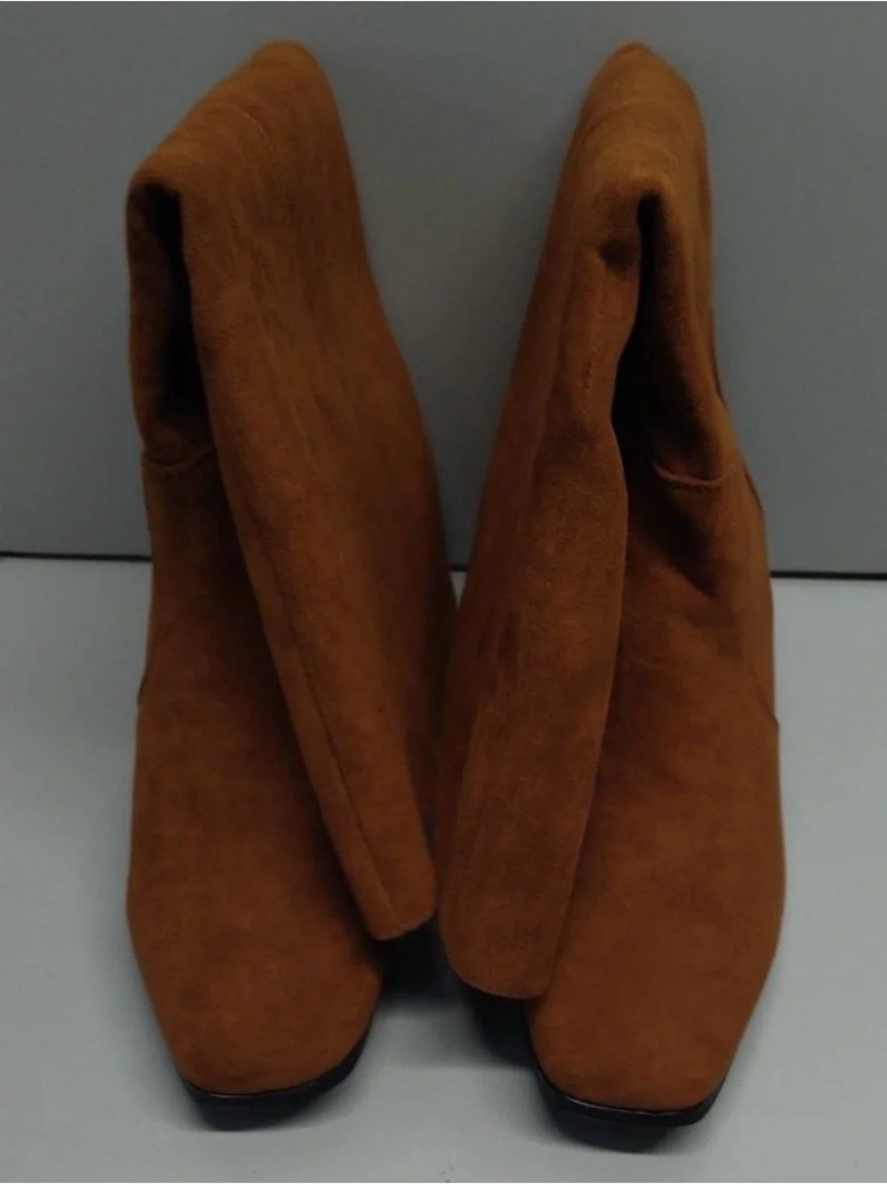 Shoe ‘N Tale Women’s Brown Knee-High Block Heel Boots - US Size 7.5/ Euro 38